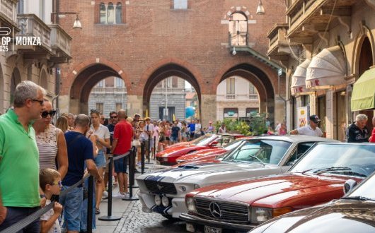 MonzaFuoriGP 2025: debutta la Elegant Motors Parade nella città dei motori
