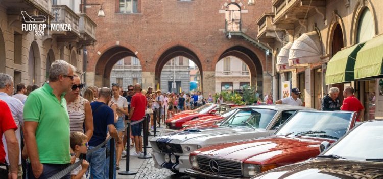 MonzaFuoriGP 2025: debutta la Elegant Motors Parade nella città dei motori